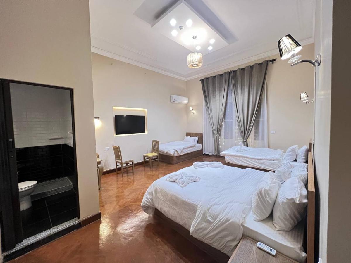 Paris East بيت شباب
