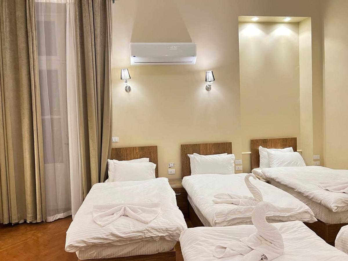 بيت شباب Paris East *