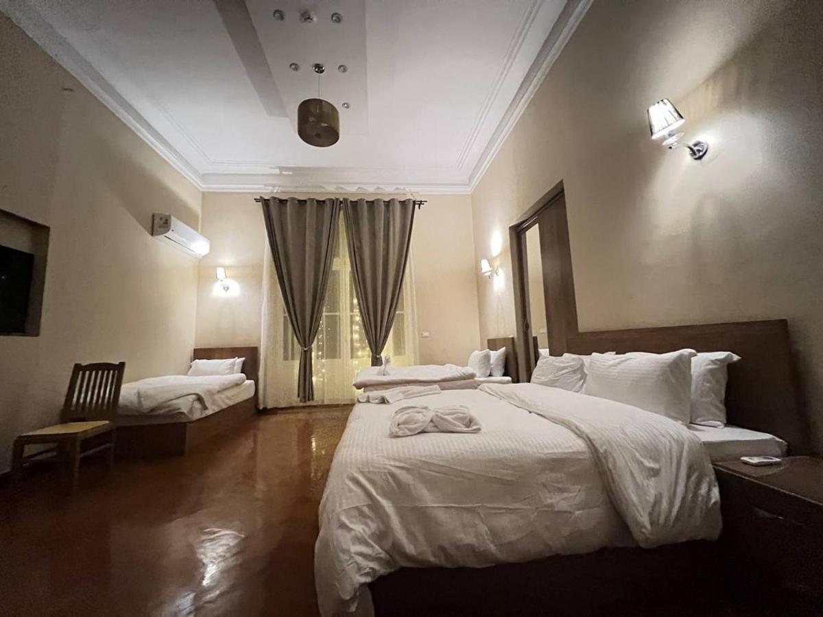 Paris East بيت شباب *