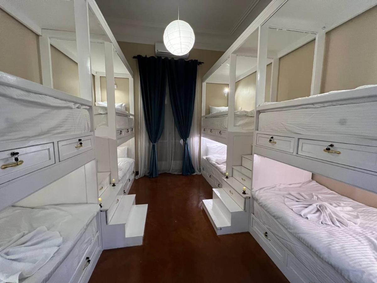 Paris East بيت شباب *
