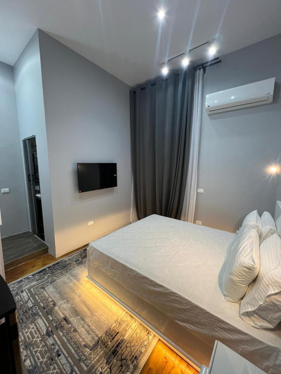بيت شباب Paris East القاهرة