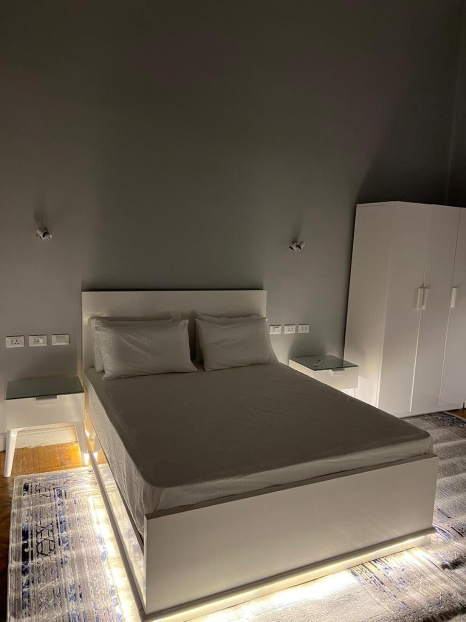 Paris East بيت شباب *