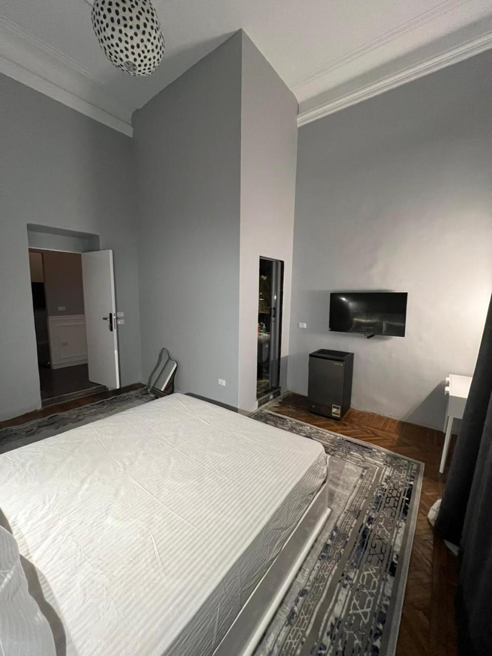 Paris East بيت شباب